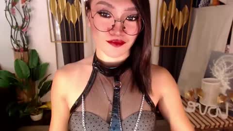 Snapshot of goddessquinnie chatting on February 2025 12:42:01 AM quinnie online show from February 2025 12:42:01 AM