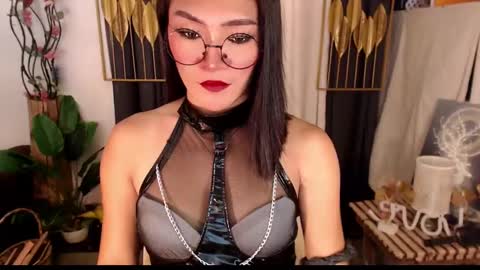 Snapshot of goddessquinnie chatting on February 2025 01:31:01 AM quinnie online show from February 2025 01:31:01 AM