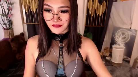 Snapshot of goddessquinnie chatting on March 2025 01:28:01 AM quinnie online show from March 2025 01:28:01 AM