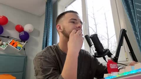 Golden boyyy21 online show from March 2025 01:51:01 PM