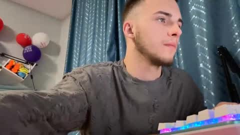 Golden boyyy21 online show from March 2025 04:56:02 PM