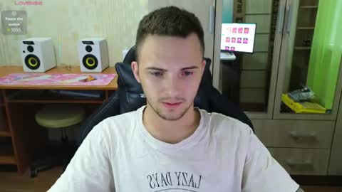 Snapshot of golden_boyyy21 chatting on July 2026 04:46:02 PM Golden boyyy21 online show from July 2026 04:46:02 PM