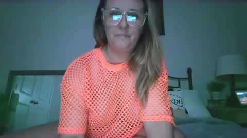 golden_buns online show from September 2025 05:06:02 AM