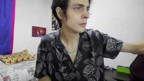 Snapshot of golden_ryan chatting on October 2025 02:44:01 AM Jmmmm online show from October 2025 02:44:01 AM