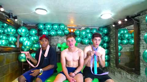 GOLDENJOI online show from February 2025 04:00:02 PM