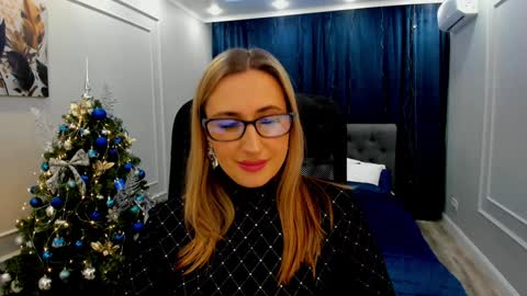 Snapshot of goldenlighte chatting on December 2024 11:41:01 AM Olivia online show from December 2024 11:41:01 AM