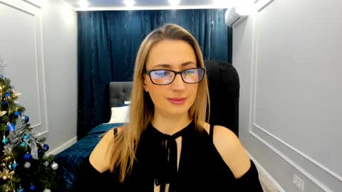 Snapshot of goldenlighte chatting on December 2024 03:39:01 AM Olivia online show from December 2024 03:39:01 AM