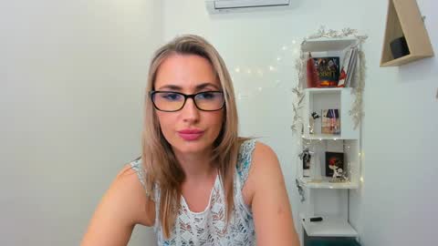 Snapshot of goldenlighte chatting on December 2024 01:45:01 AM Olivia online show from December 2024 01:45:01 AM
