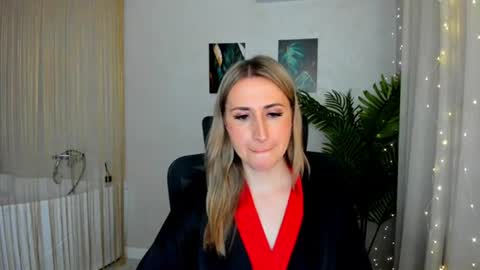Snapshot of goldenlighte chatting on March 2025 06:44:01 AM Olivia online show from March 2025 06:44:01 AM