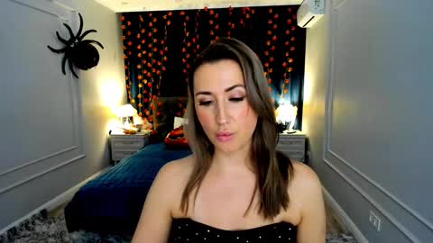 Olivia online show from October 2025 07:36:02 PM