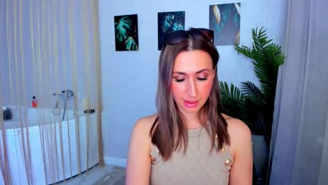 Olivia online show from November 2025 07:36:02 PM