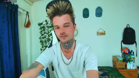 Goldy Loyal93 online show from May 2026 09:32:02 PM