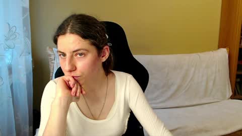 Snapshot of good__night chatting on June 2026 04:18:01 PM Elizabeth Effie online show from June 2026 04:18:01 PM