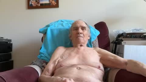 Sweet old guy online show from May 2026 07:48:02 PM
