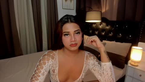 Snapshot of gorgeous_dark_luna chatting on January 2025 05:09:02 PM RIANA online show from January 2025 05:09:02 PM