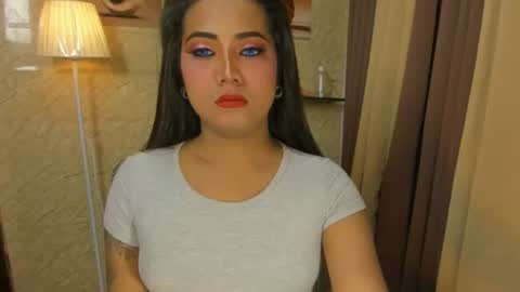 Snapshot of gorgeous_dark_luna chatting on July 2026 05:49:02 PM RIANA online show from July 2026 05:49:02 PM