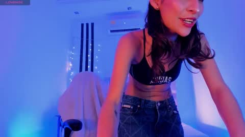 i am Jessi  I love animals and drawing I hope to get along with everyone. XOXO online show from February 2026 08:24:01 PM