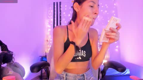 i am Jessi  I love animals and drawing I hope to get along with everyone. XOXO online show from March 2026 07:46:02 PM