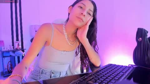 i am Jessi  I love animals and drawing I hope to get along with everyone. XOXO online show from June 2026 07:29:01 PM