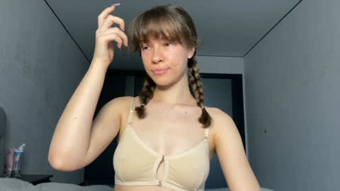 Snapshot of gracefulcharm_ chatting on December 2024 06:49:02 AM Daria online show from December 2024 06:49:02 AM