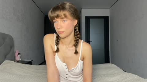 Snapshot of gracefulcharm_ chatting on January 2025 07:28:01 AM Daria online show from January 2025 07:28:01 AM