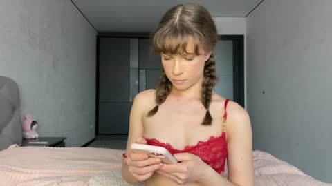 Snapshot of gracefulcharm_ chatting on February 2025 12:50:01 PM Daria online show from February 2025 12:50:01 PM