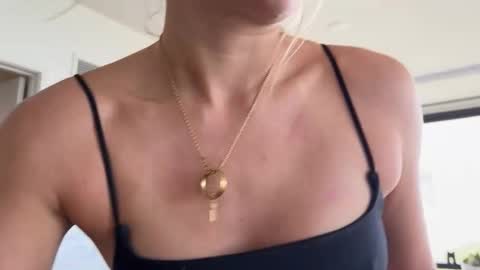 Gracie Mae online show from October 2025 04:49:02 PM