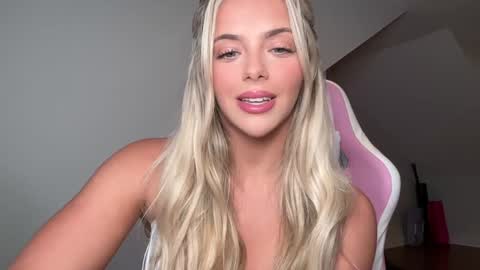 Gracie online show from October 2025 01:25:01 AM