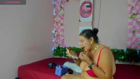 Snapshot of grandmother_milf chatting on February 2025 02:48:02 AM Mi Name is violeta online show from February 2025 02:48:02 AM