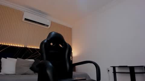 Snapshot of gray_boy chatting on October 2025 02:46:02 AM Gray online show from October 2025 02:46:02 AM