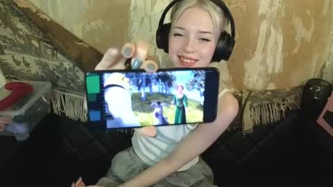 Snapshot of graylovescookies chatting on December 2024 08:22:02 PM graylovescookies online show from December 2024 08:22:02 PM