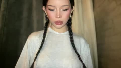 Marie Pelie online show from December 2025 10:35:02 AM