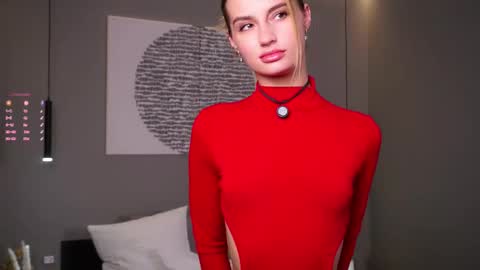 Kelly online show from November 2025 01:44:01 PM