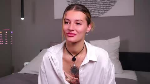 Kelly online show from November 2025 01:44:02 PM