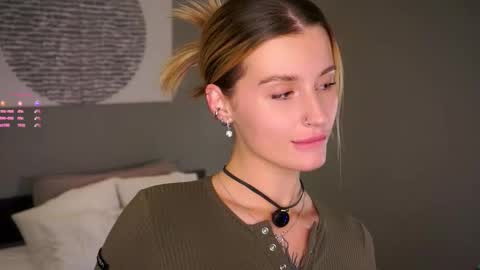 Kelly online show from November 2025 01:11:01 PM