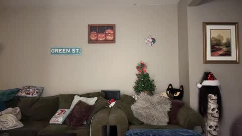 Snapshot of greenxxxqueen chatting on December 2024 04:19:02 AM SexQueen Nikki online show from December 2024 04:19:02 AM