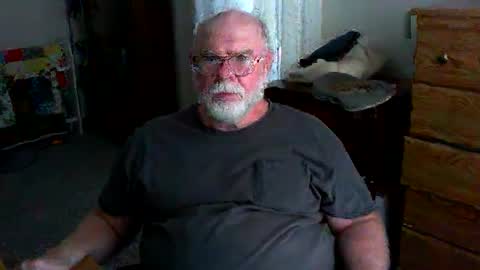 Snapshot of gtnolder60 chatting on October 2025 07:10:02 PM Gary online show from October 2025 07:10:02 PM