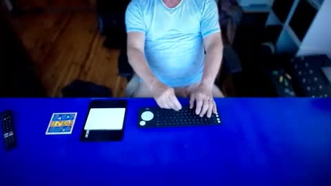 Snapshot of guesswhatigot2 chatting on November 2025 04:15:02 AM guesswhatigot2 online show from November 2025 04:15:02 AM