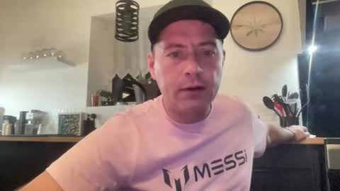 guil0 online show from January 2026 10:47:01 PM