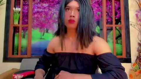 guinevere_lux online show from May 2026 01:06:01 PM