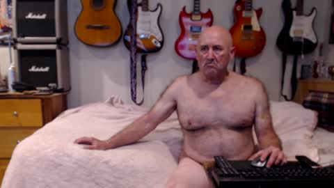 Snapshot of guitarsexgod chatting on January 2025 01:37:02 AM Mario online show from January 2025 01:37:02 AM