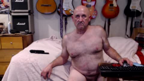 Snapshot of guitarsexgod chatting on January 2025 10:40:01 AM Mario online show from January 2025 10:40:01 AM