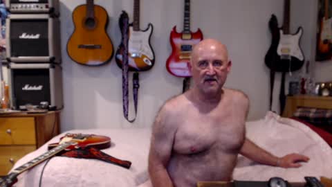 Snapshot of guitarsexgod chatting on January 2025 09:17:02 AM Mario online show from January 2025 09:17:02 AM