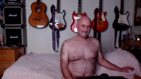 Snapshot of guitarsexgod chatting on January 2025 03:39:02 AM Mario online show from January 2025 03:39:02 AM