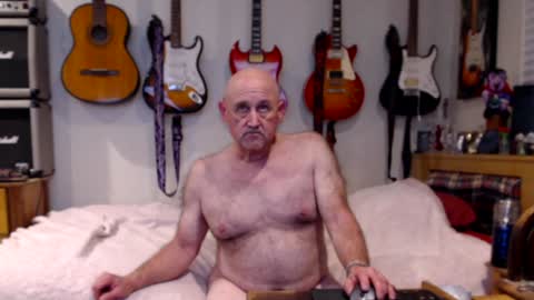 Snapshot of guitarsexgod chatting on January 2025 11:46:01 AM Mario online show from January 2025 11:46:01 AM