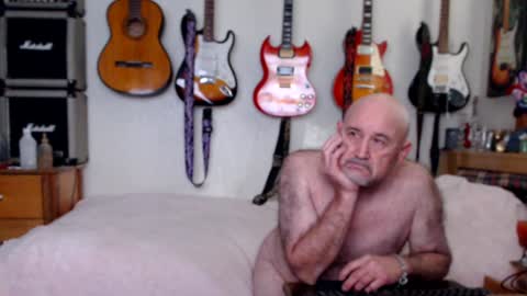 Snapshot of guitarsexgod chatting on January 2025 04:57:01 PM Mario online show from January 2025 04:57:01 PM