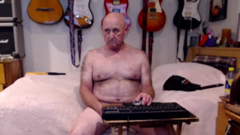 Snapshot of guitarsexgod chatting on February 2025 06:25:02 AM Mario online show from February 2025 06:25:02 AM