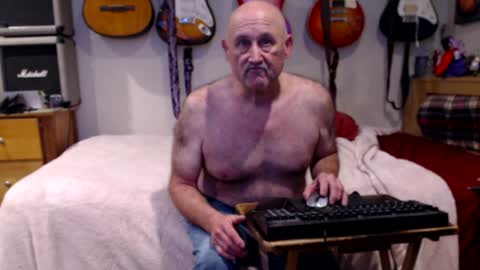 Snapshot of guitarsexgod chatting on February 2025 04:35:01 PM Mario online show from February 2025 04:35:01 PM