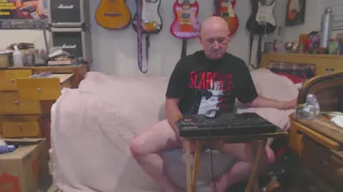 Snapshot of guitarsexgod chatting on February 2025 06:48:01 AM Mario online show from February 2025 06:48:01 AM