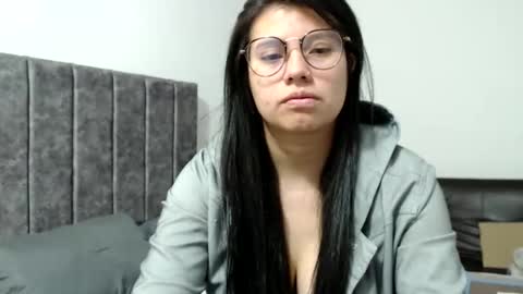 Vane blonde and Hazell black hair online show from February 2026 07:09:01 PM